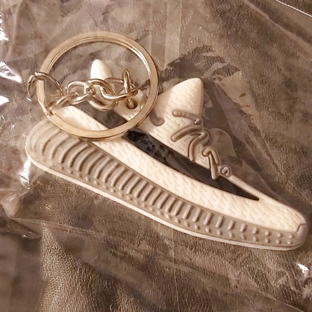 NEW YEEZY BOOST 350 KEYCHAIN